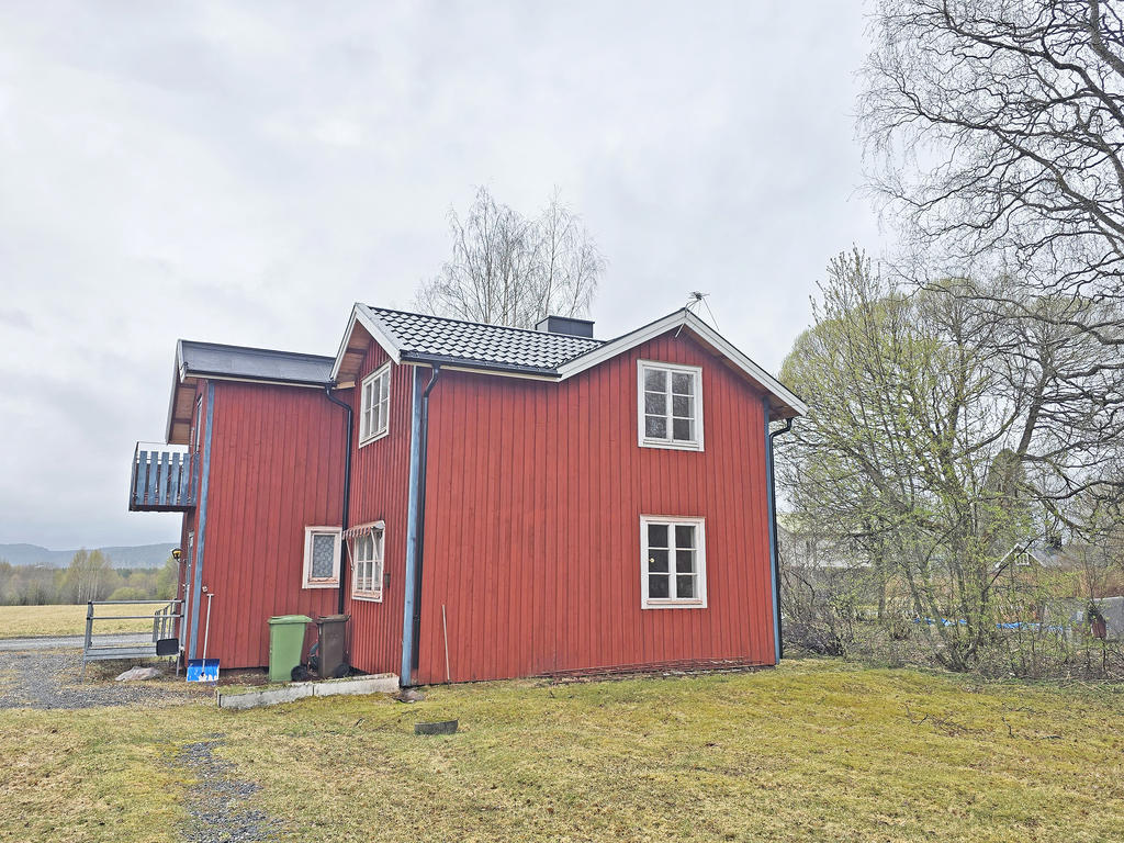 Boningshuset från gården