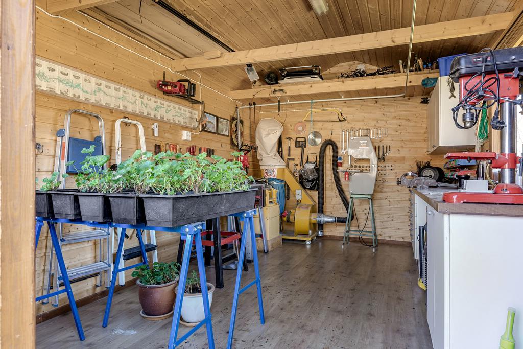 Verkstad som även kan göras om till en gäststuga!