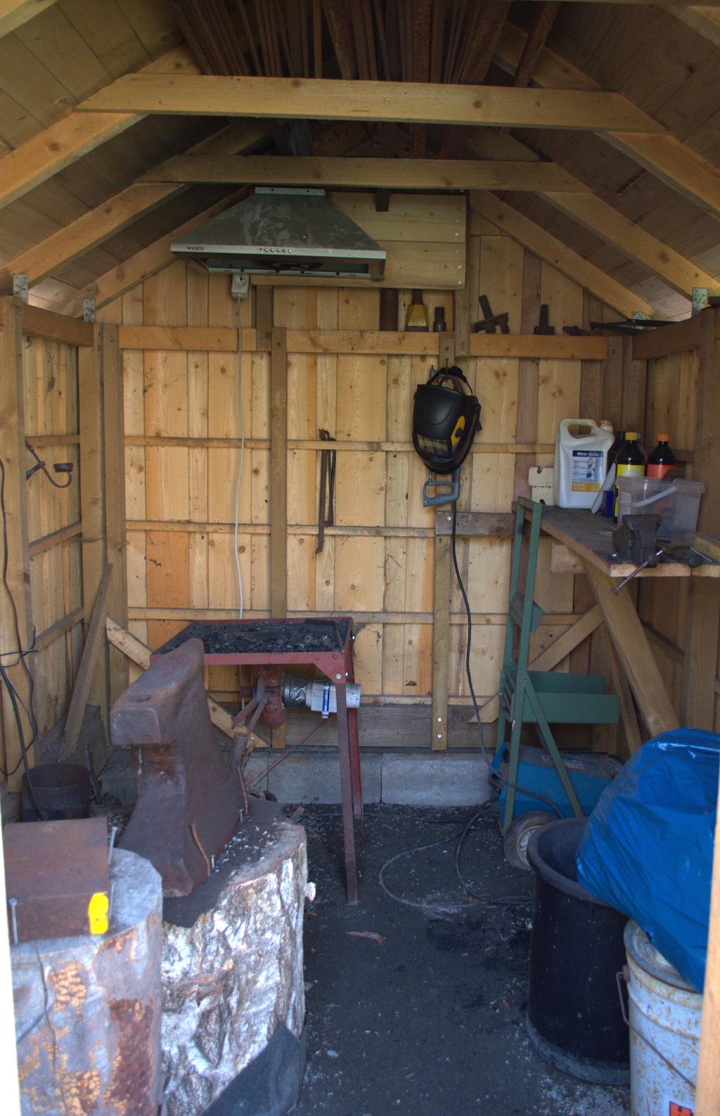 Bild i smedjan. (Säljarens egna bild)