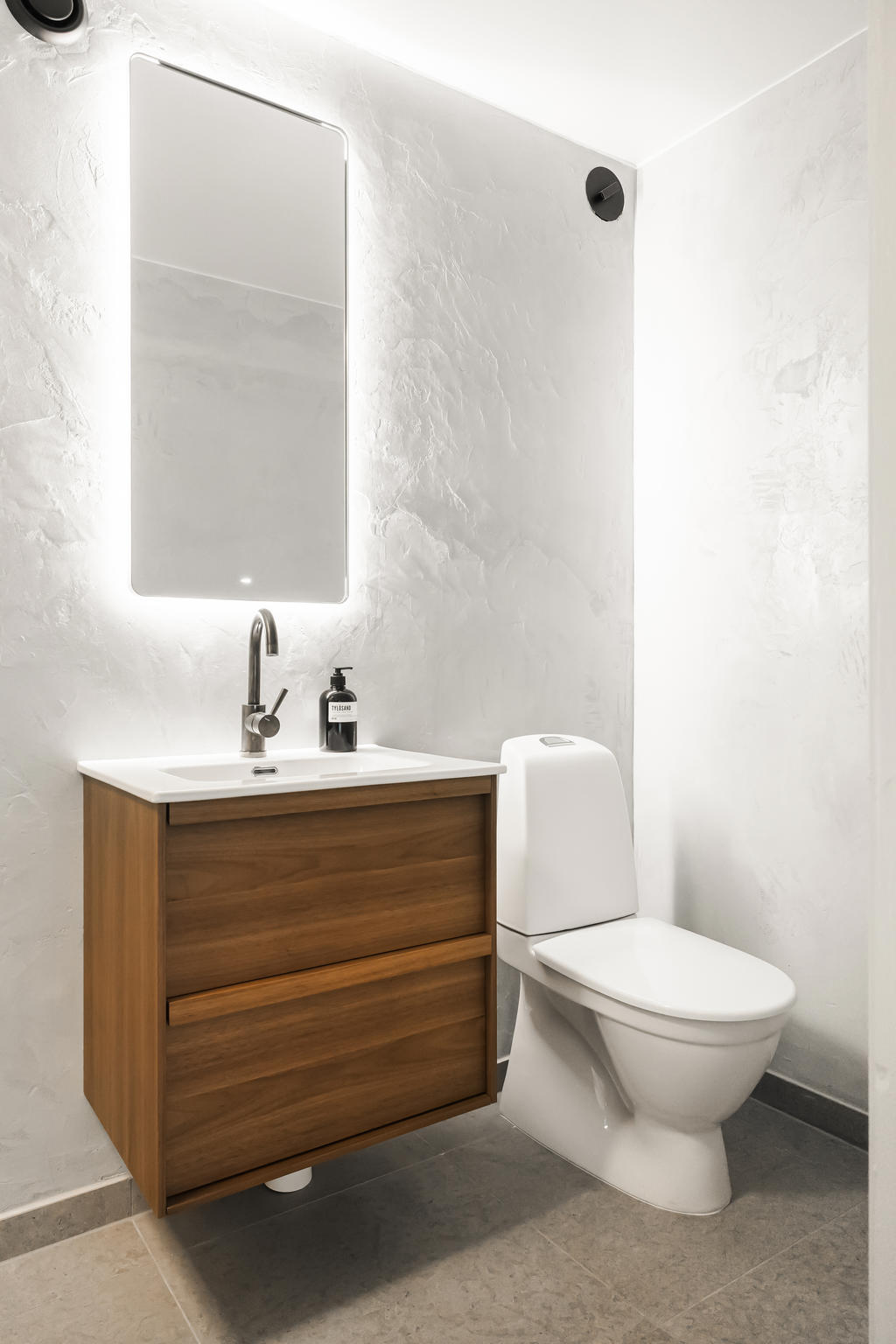 Nyrenoverad WC/tvättstuga