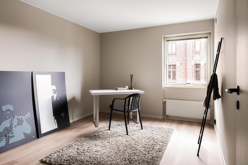 Sovrum två med klädkammare