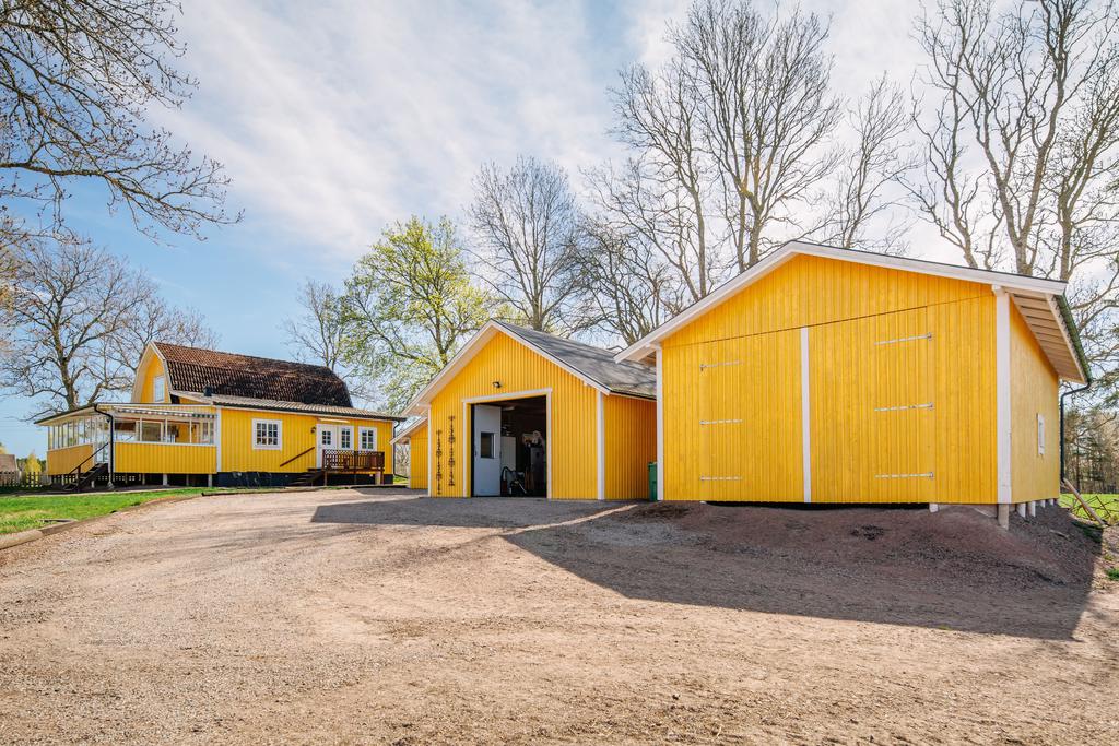 Dubbelgarage, verkstad och maskinhall