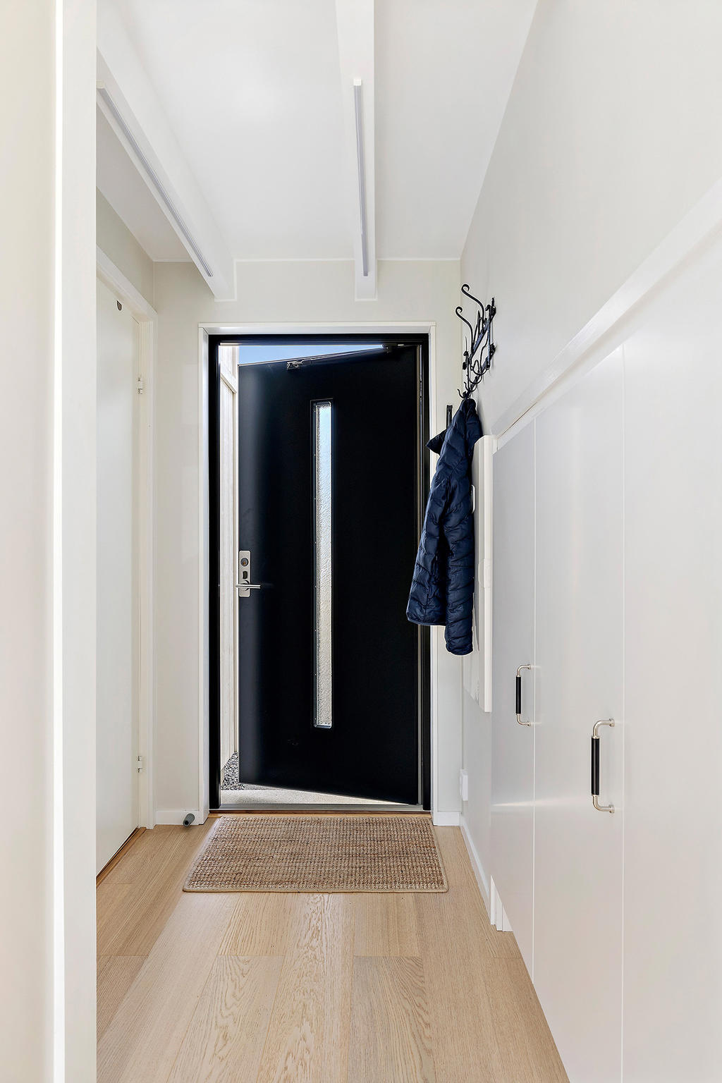 Entréparti med garderobsförvaring