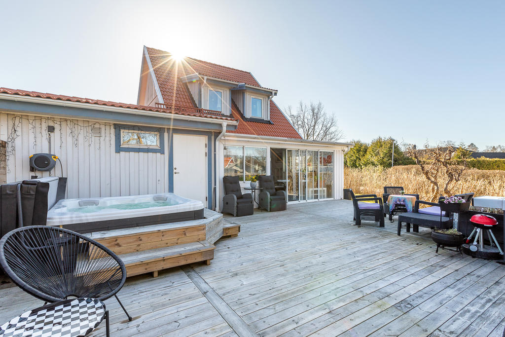 Ingång till förråd från altanen