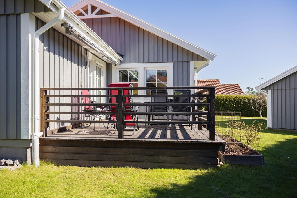 Altandäck i ostört läge och soligt väderstreck åt sydväst