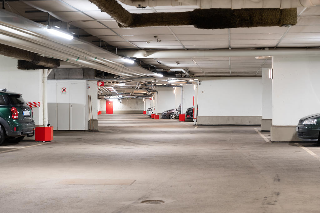Flertalet kameraövervakade varmgarage i föreningen med möjlighet och tvätta bilen.