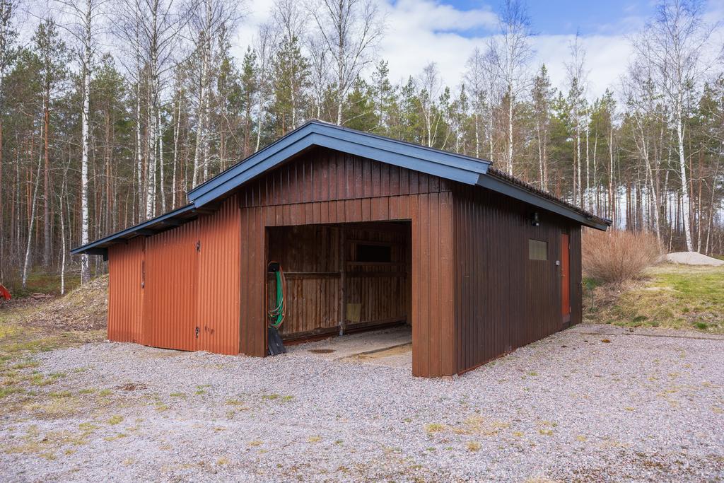Carport och förråd