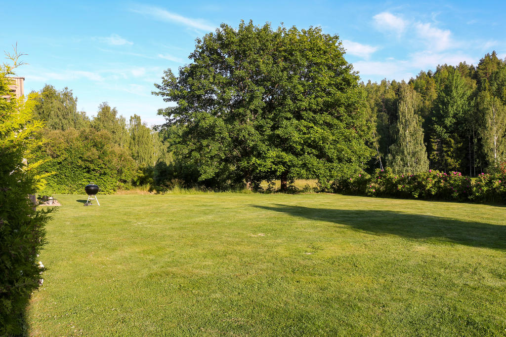 Trädgårdstomt som vetter mot Hoberget