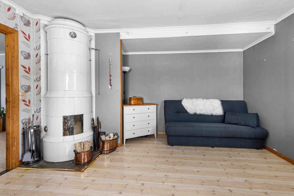 Sovrum 2 med kakelugn