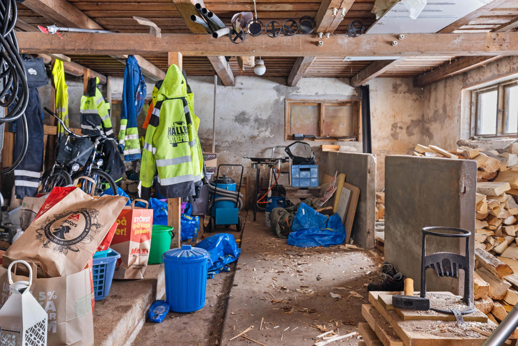 Förråd i gamla ladugårdsdelen