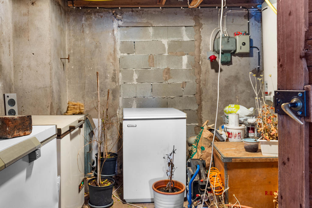 Förråd i gamla ladugårdsdelen