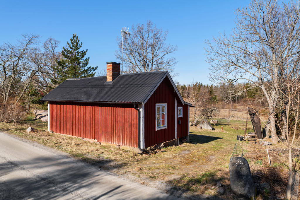 Torpet från vägen sett