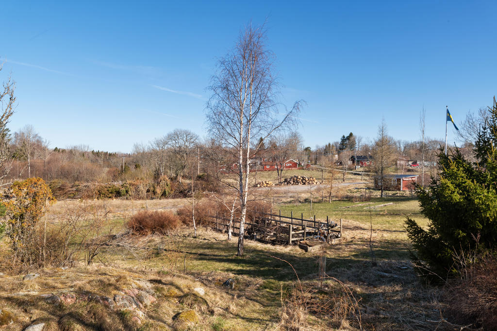 Tomten, f.d. pool i mitten av bilden