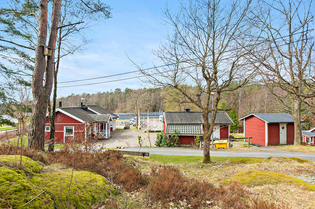 Servicehus, föreningsstuga och parkering