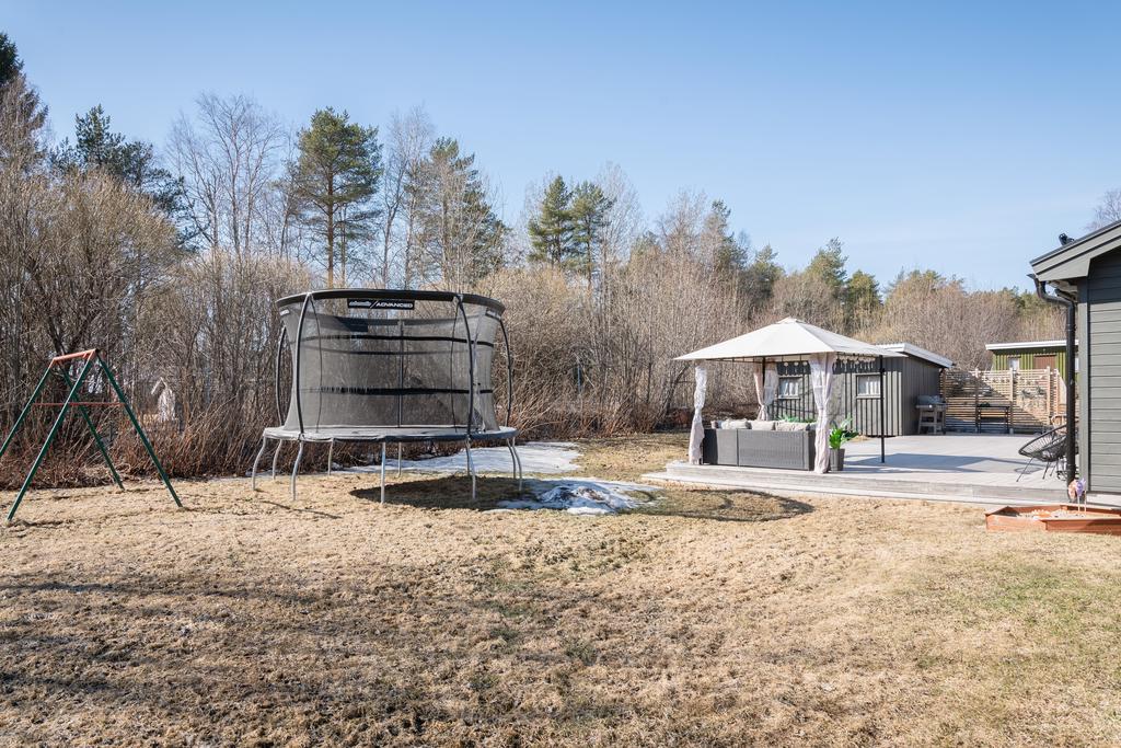 Friköpt tomt med plats för lek, spel och hobby