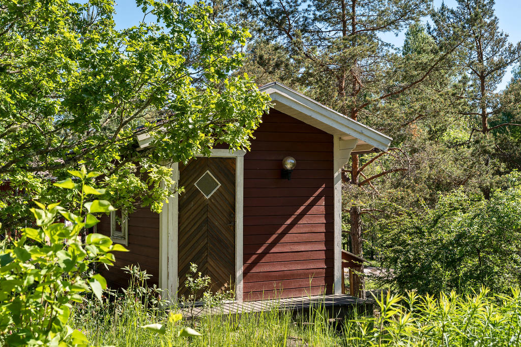 Förråd eller gästhus för övernattande sommmargäster