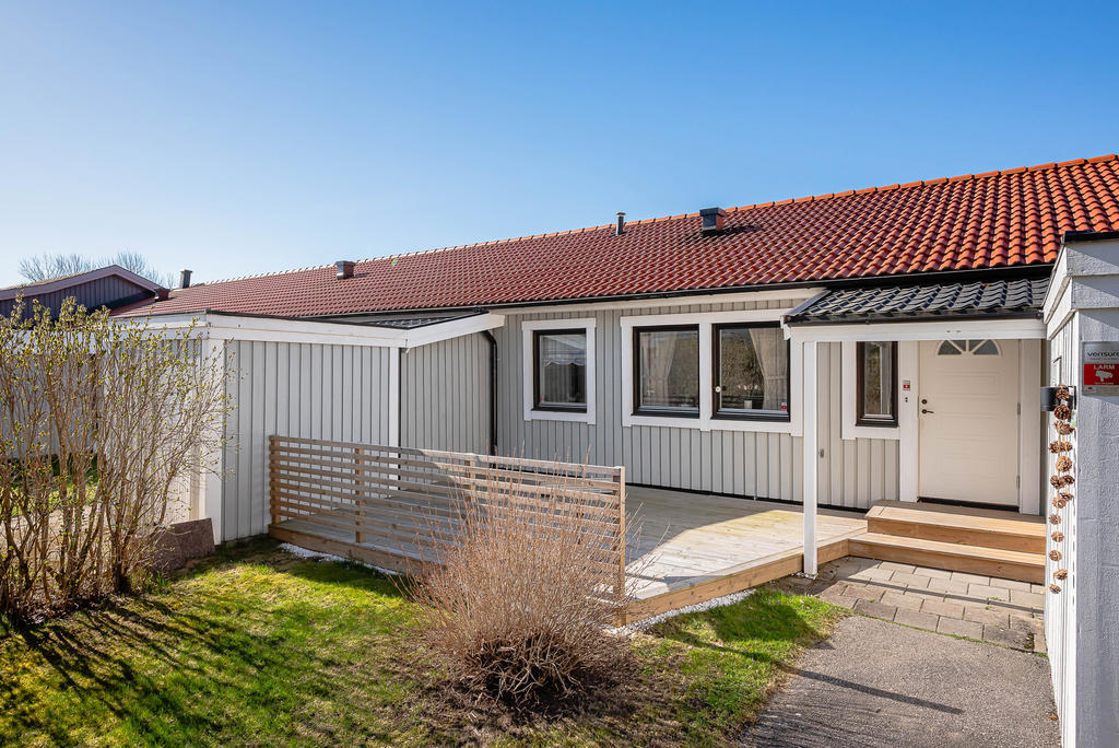 Stor altan på entrésidan