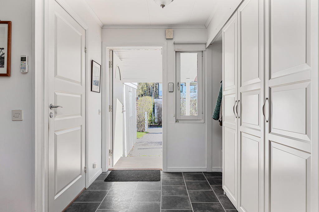 Entré med bra förvaring