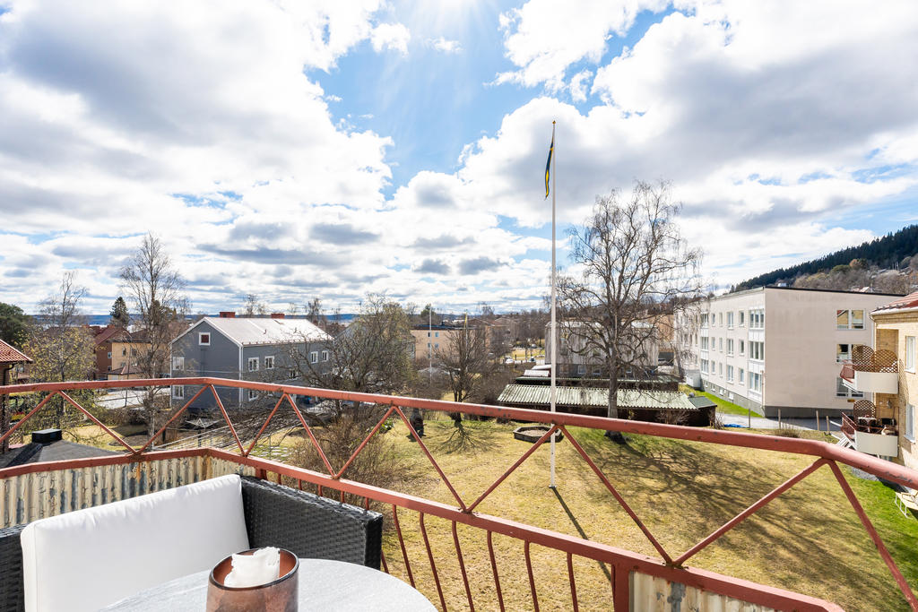 Vy mot innergården från balkongen 