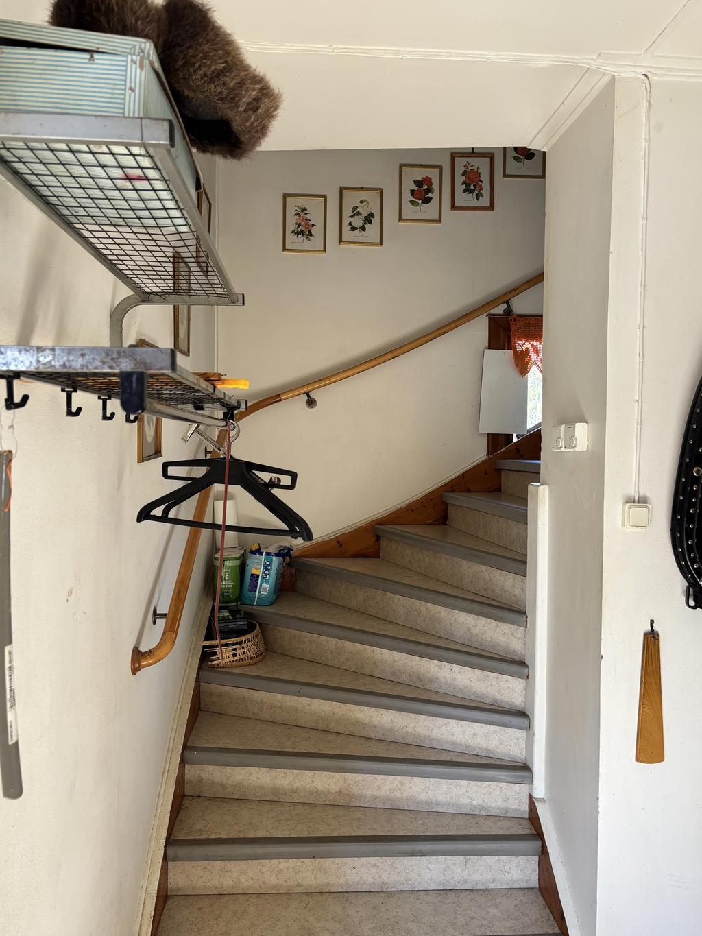 Trappa till övre plan.