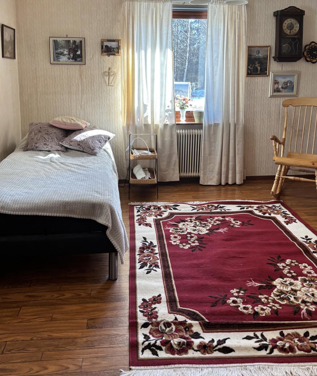 Vardagsrum med möjlighet att göra ett extra sovrum.