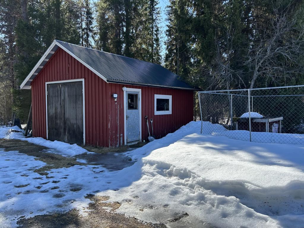 Varmgarage och hundgård