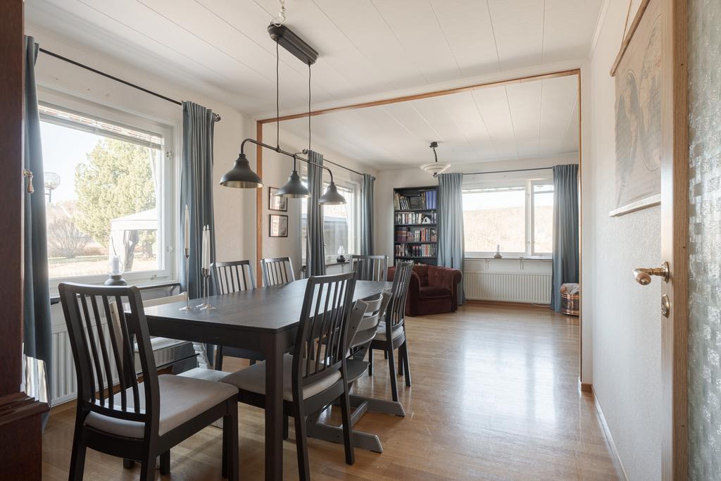 Matsal / vardagsrum kombinerat. Nås från hallen.