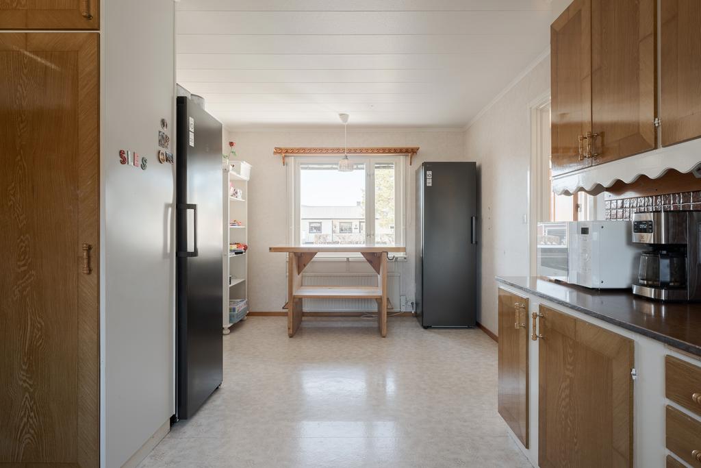 Kök, fullstor kyl och frys införskaffade under 2024.