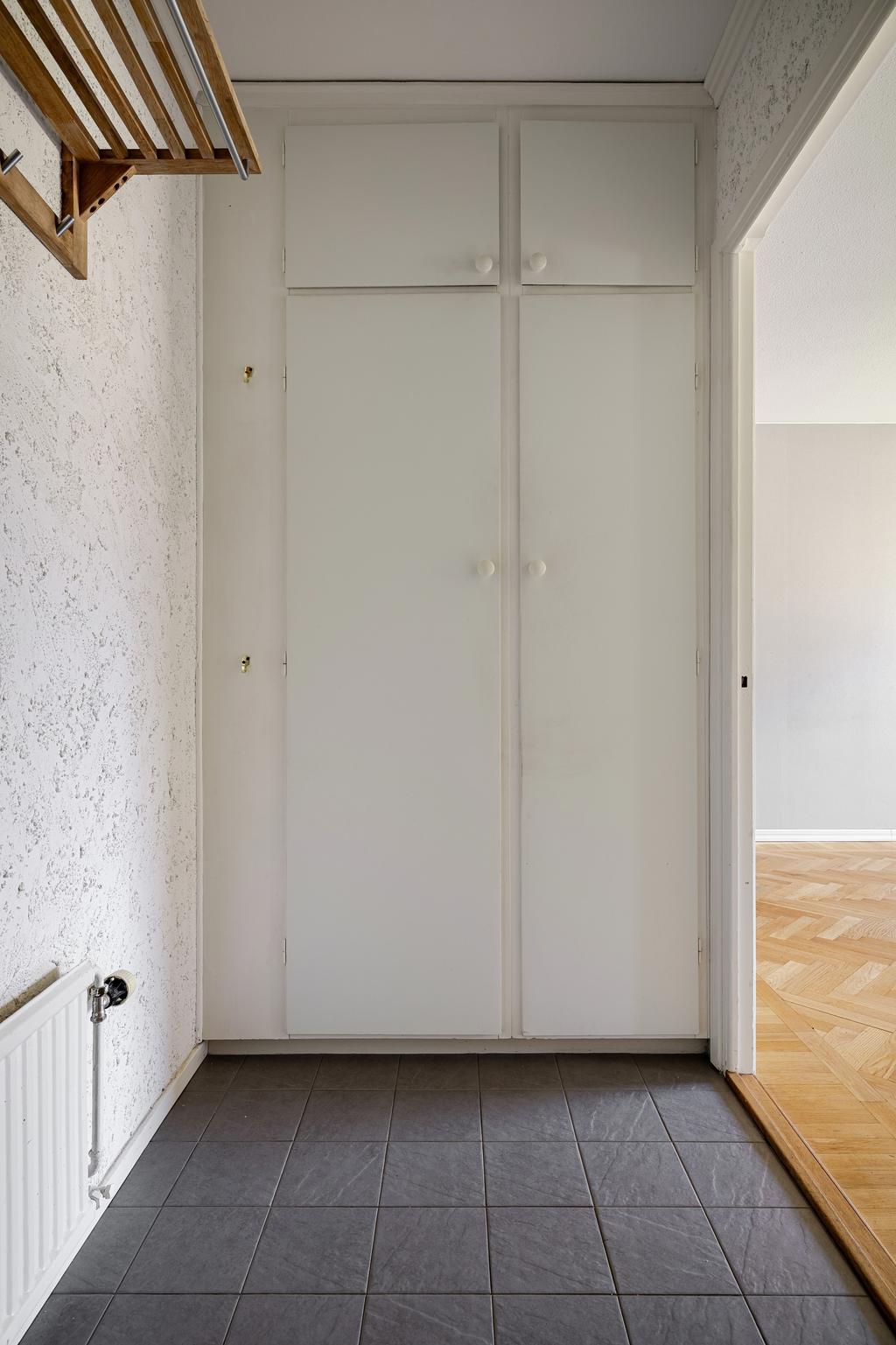 Garderober i hall