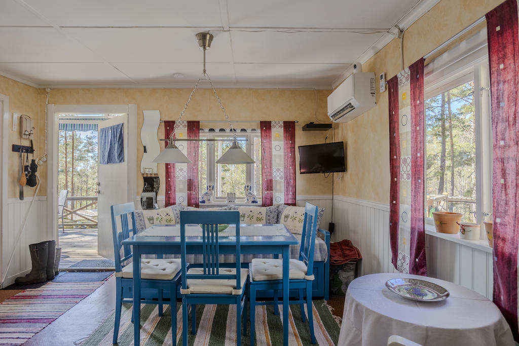 Plats för matgrupp utanför köket