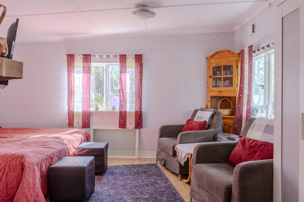 Plats för dubbelsäng och tv-lösning