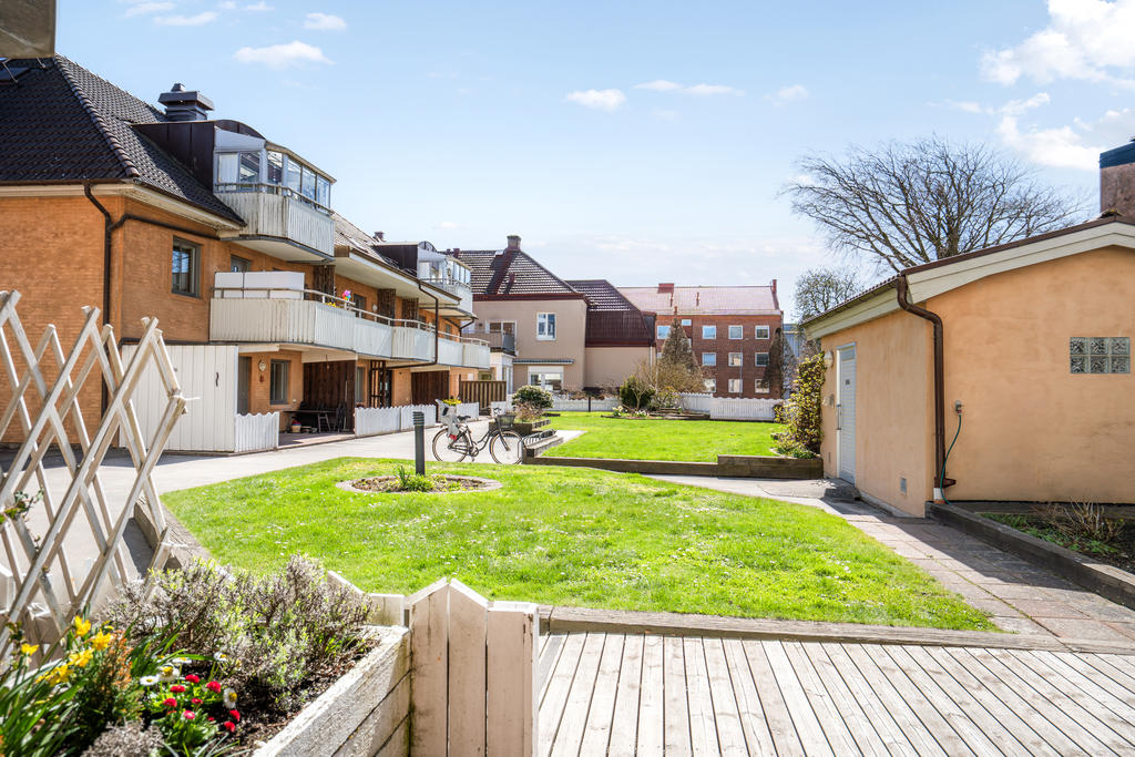 Lugnt och trivsamt läge mot föreningens innergård.