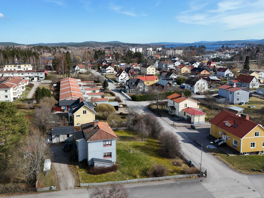 Vy från väst mot öst. 