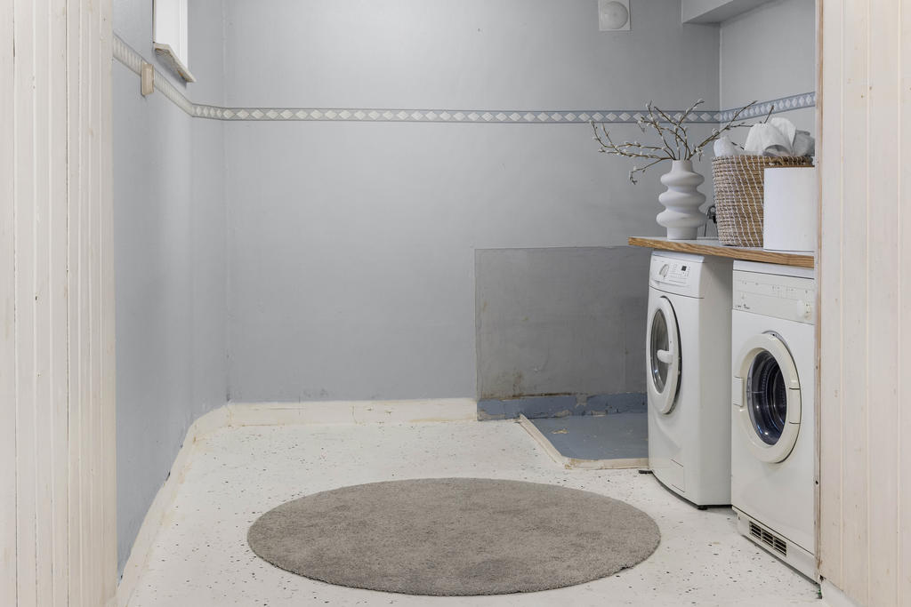 Källare: Tvättstuga. 