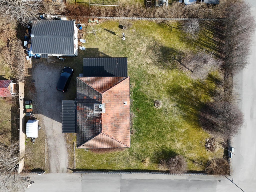 Vy över tomten rakt ovanifrån. 