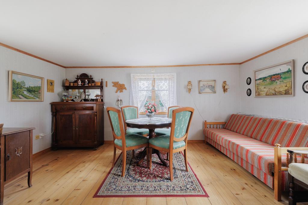 Huset är välunderhållet och erbjuder ett bekvämt boende med alla nödvändiga funktioner