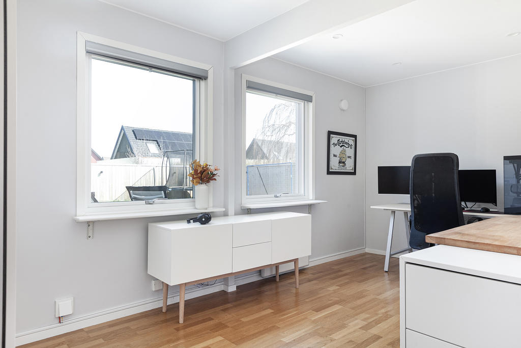 Stort kontor eller sovrum på entréplan