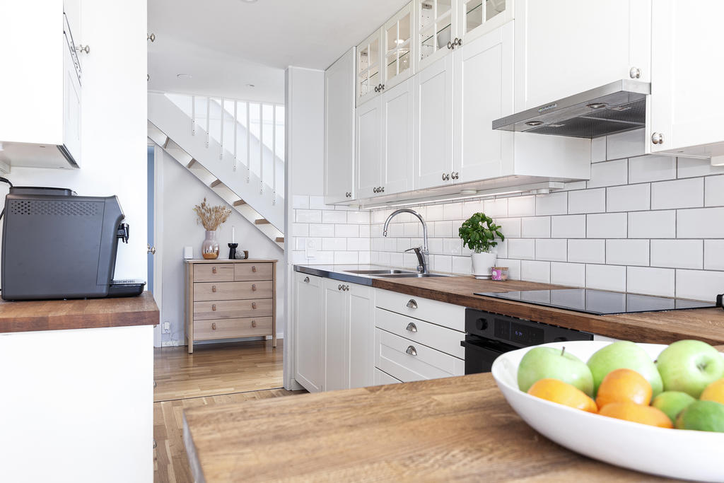 Fina arbetsytor och gott om förvaring