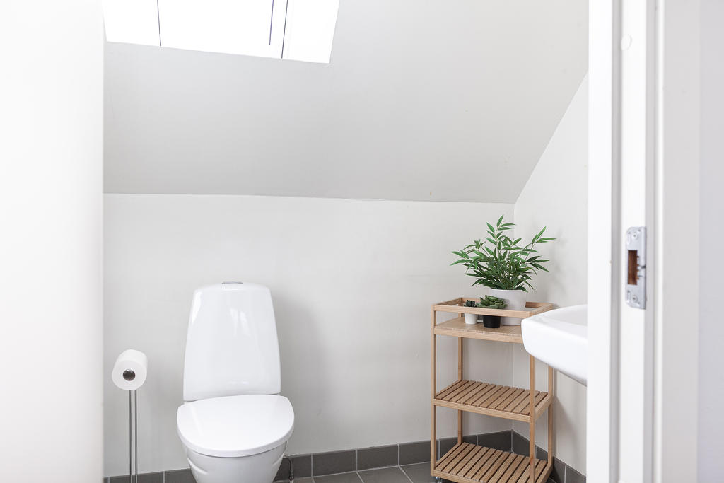 Toalett på övre plan