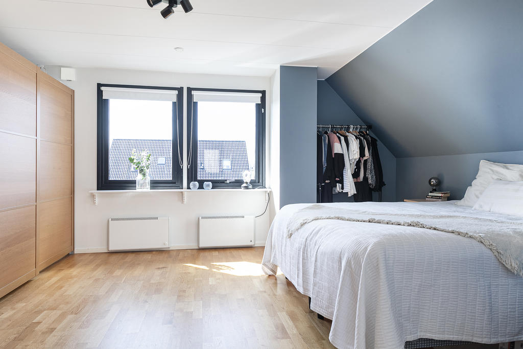 Stort delbart sovrum med förvaring