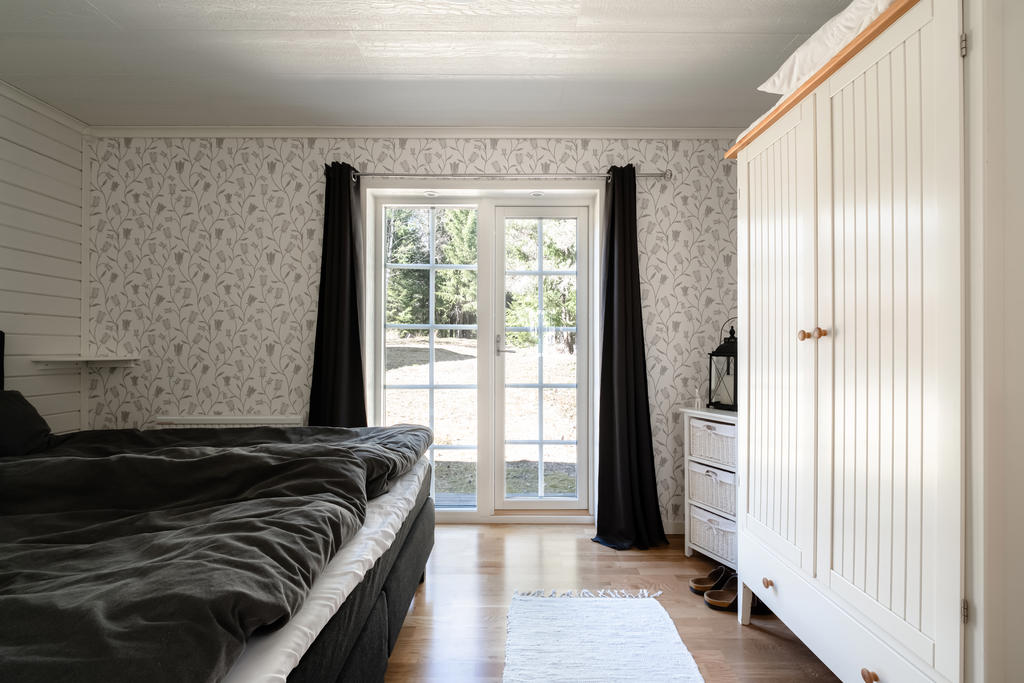 Sovrum med egen utgång