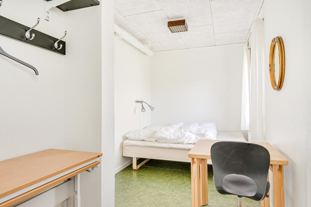 Sovrum i anslutning till hallen.