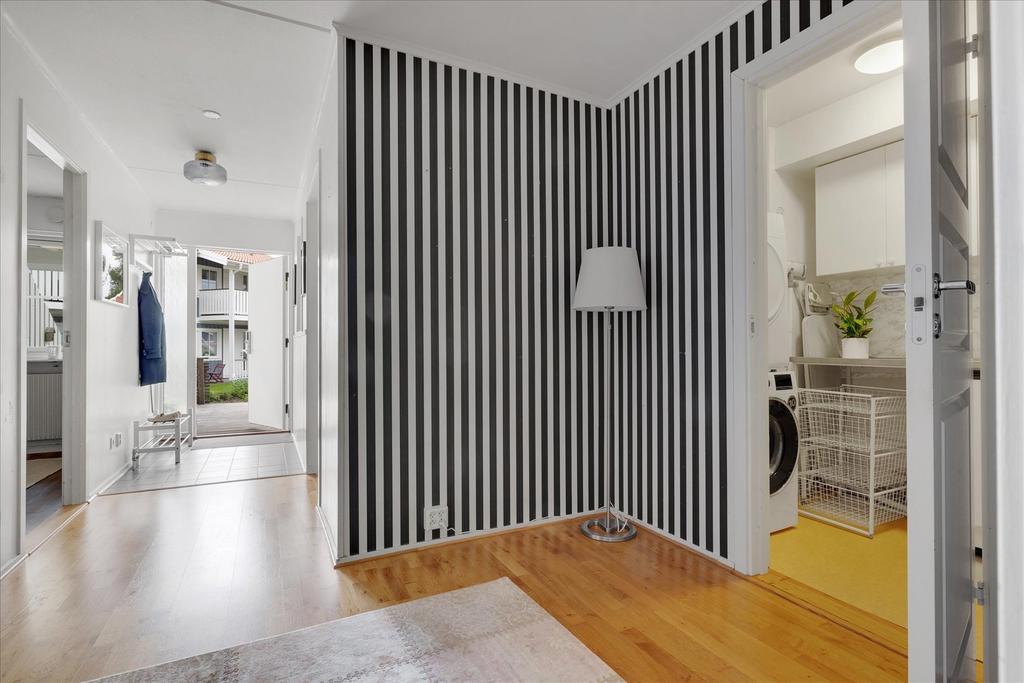 Inre hall som skapar en härlig känsla i bostaden