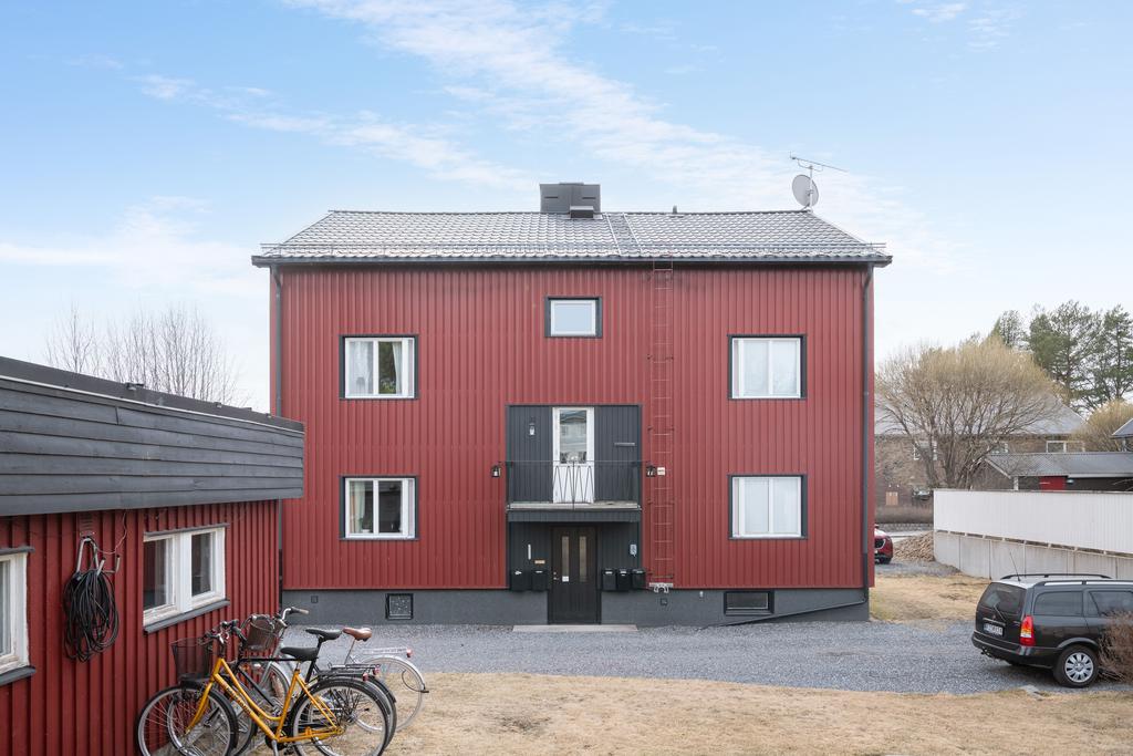 Hyreshus i 2½-plan + källarvåning