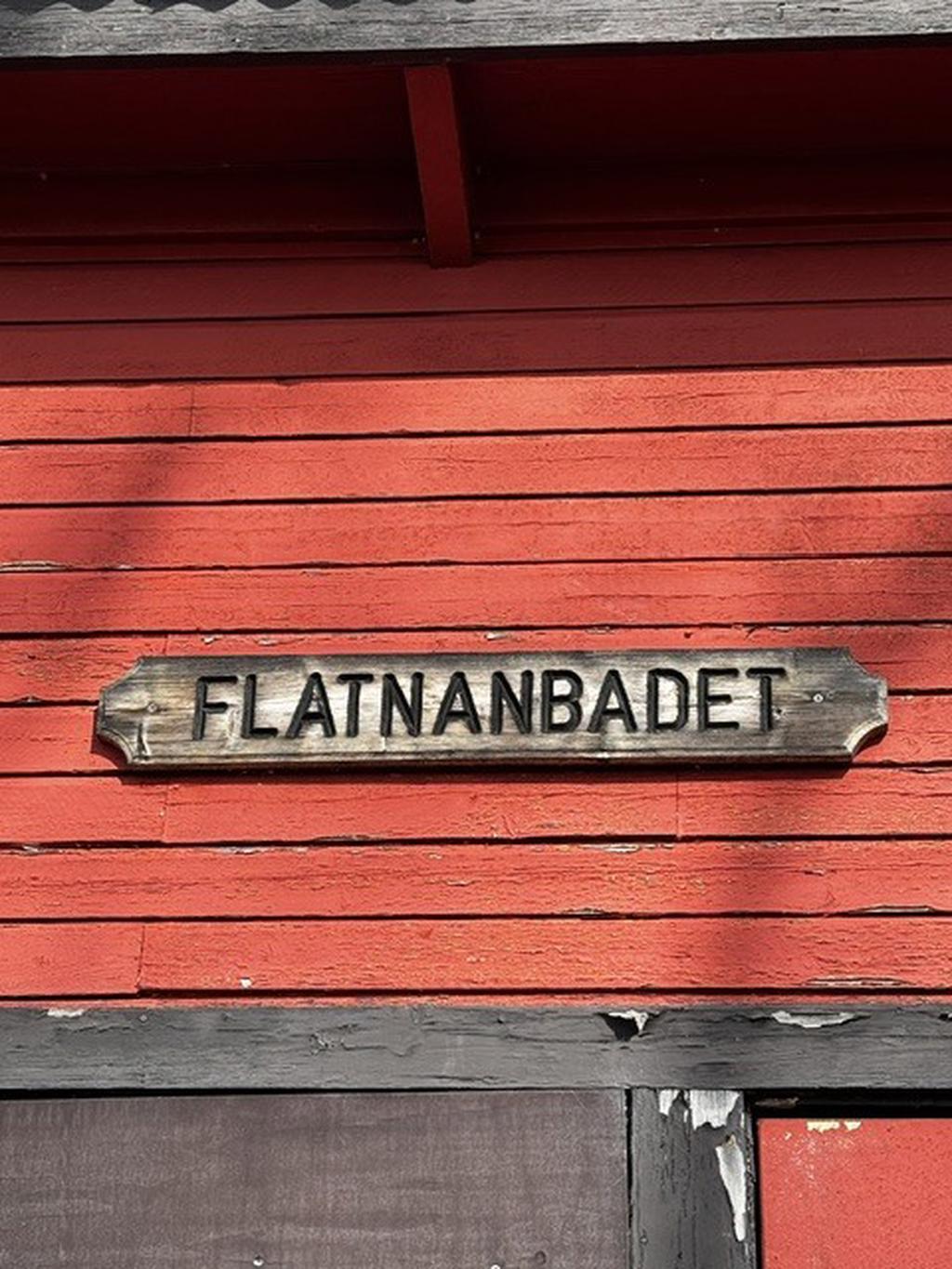 Flatnanbadet ligger i närheten