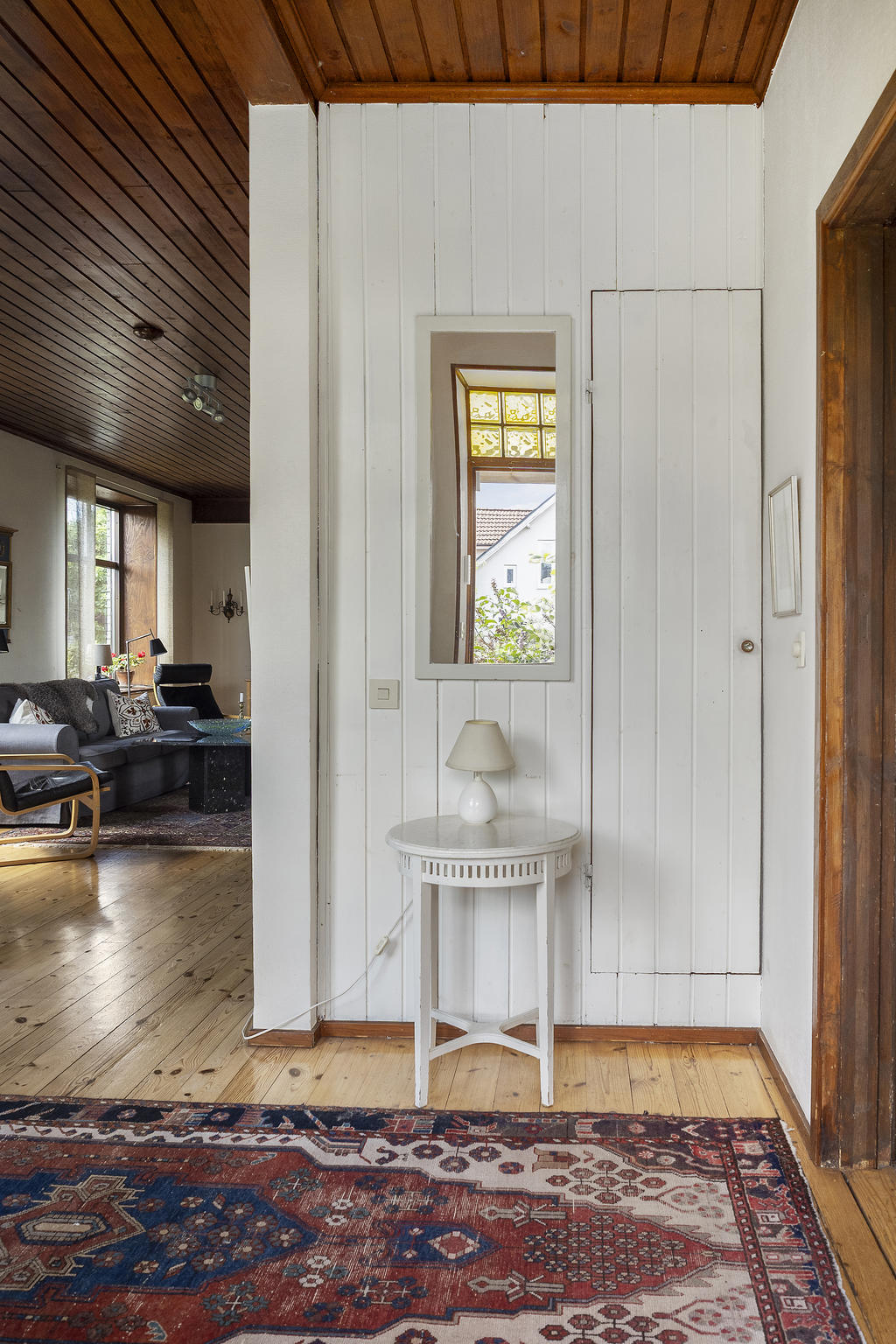 Entréhall mot vardagsrum