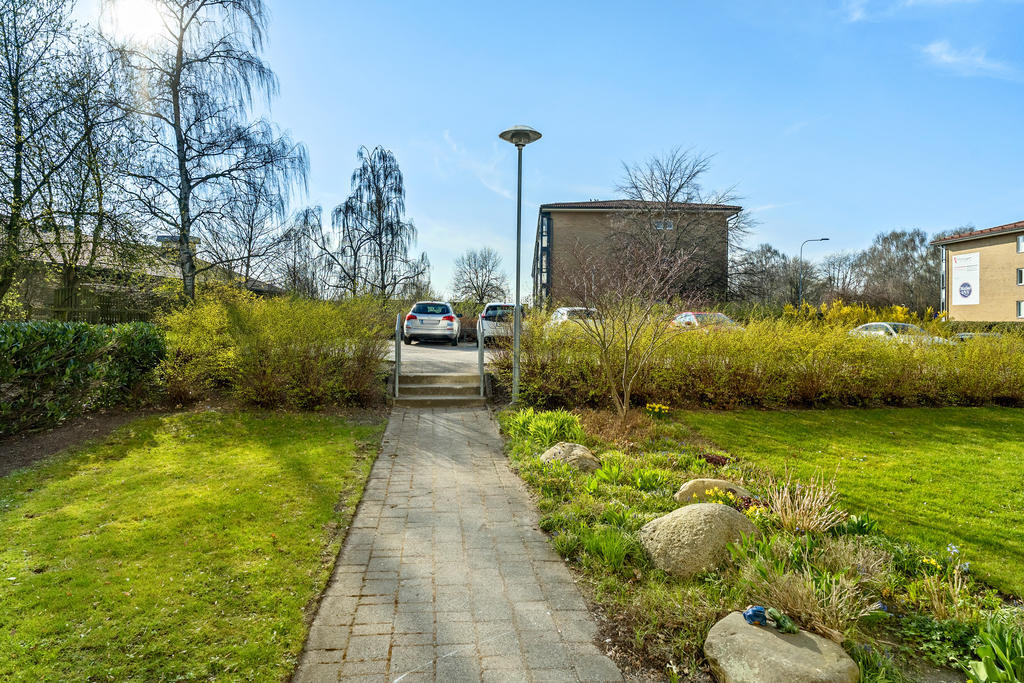Föreningens ytor mot parkeringen