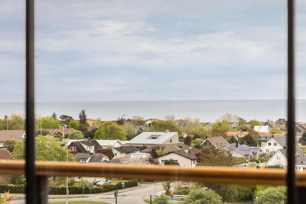  Här kan man njuta av utsikten mot Skrea strand och Kattegatt under stora delar av året