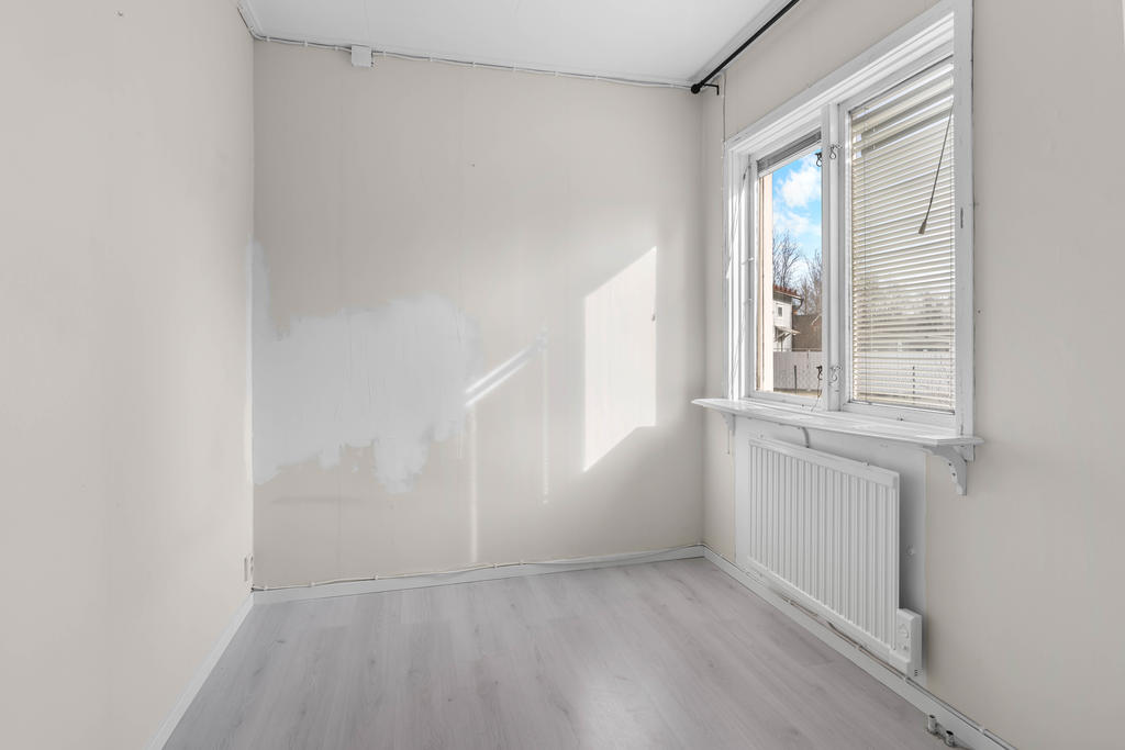 Sovrum 1 intill vardagsrummet