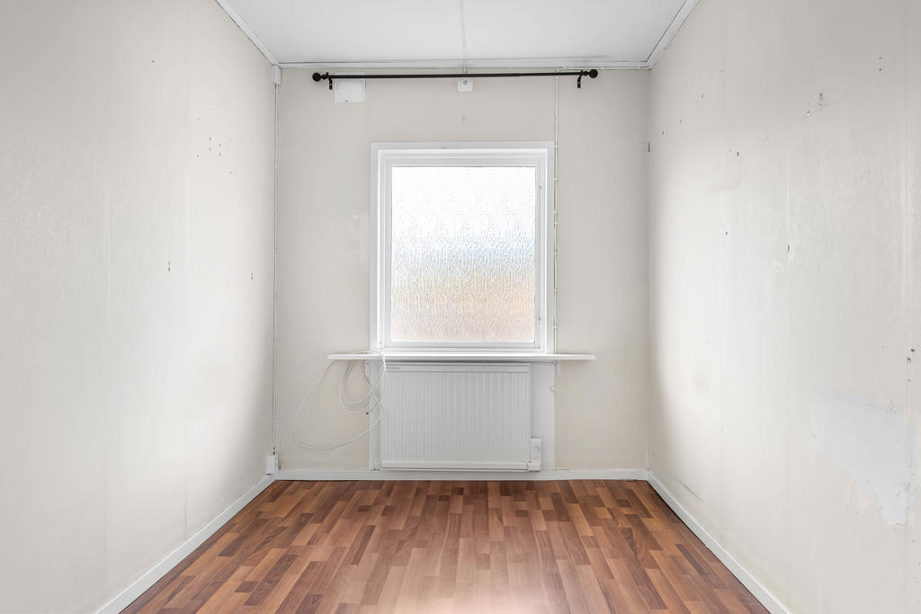 Sovrum 3/kontor med utgång till garage